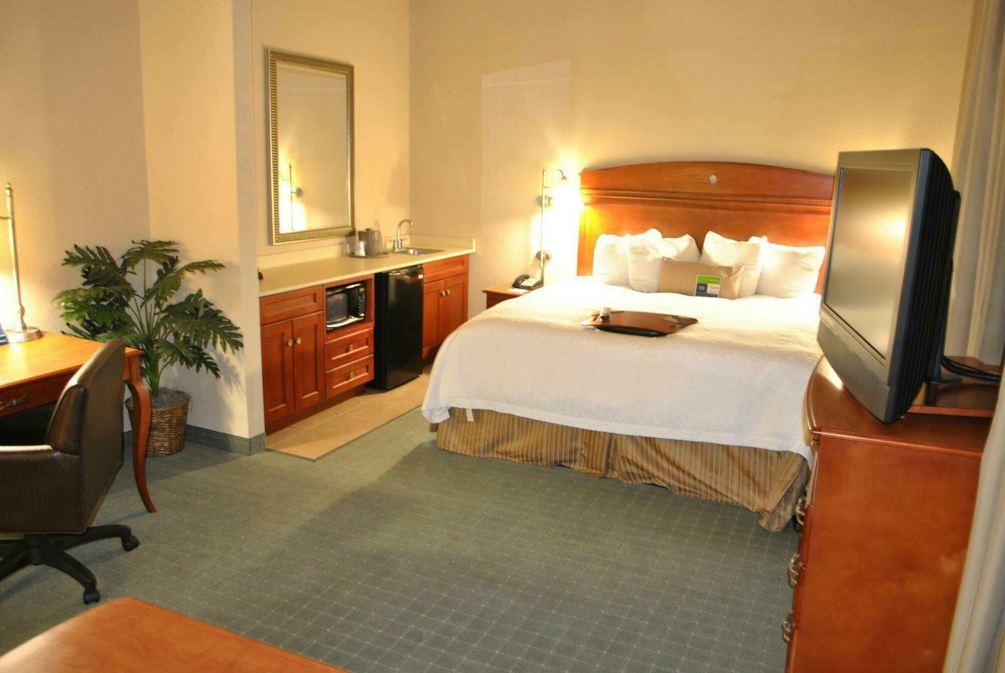 Hampton Inn & Suites Sherman Oaks Лос Анджелис Стая снимка